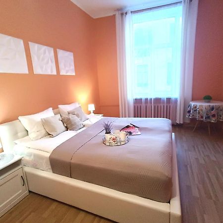 Spacious Old Town Family Peachy 2 Bedrooms Apartment, Nearby The Riga Presidential Castle Exteriér fotografie