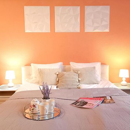 Spacious Old Town Family Peachy 2 Bedrooms Apartment, Nearby The Riga Presidential Castle Exteriér fotografie