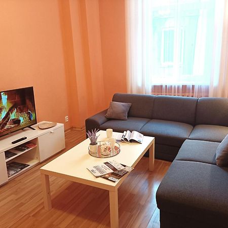 Spacious Old Town Family Peachy 2 Bedrooms Apartment, Nearby The Riga Presidential Castle Exteriér fotografie