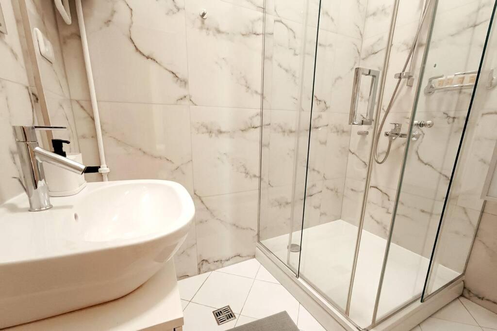 Spacious Old Town Family Peachy 2 Bedrooms Apartment, Nearby The Riga Presidential Castle Exteriér fotografie