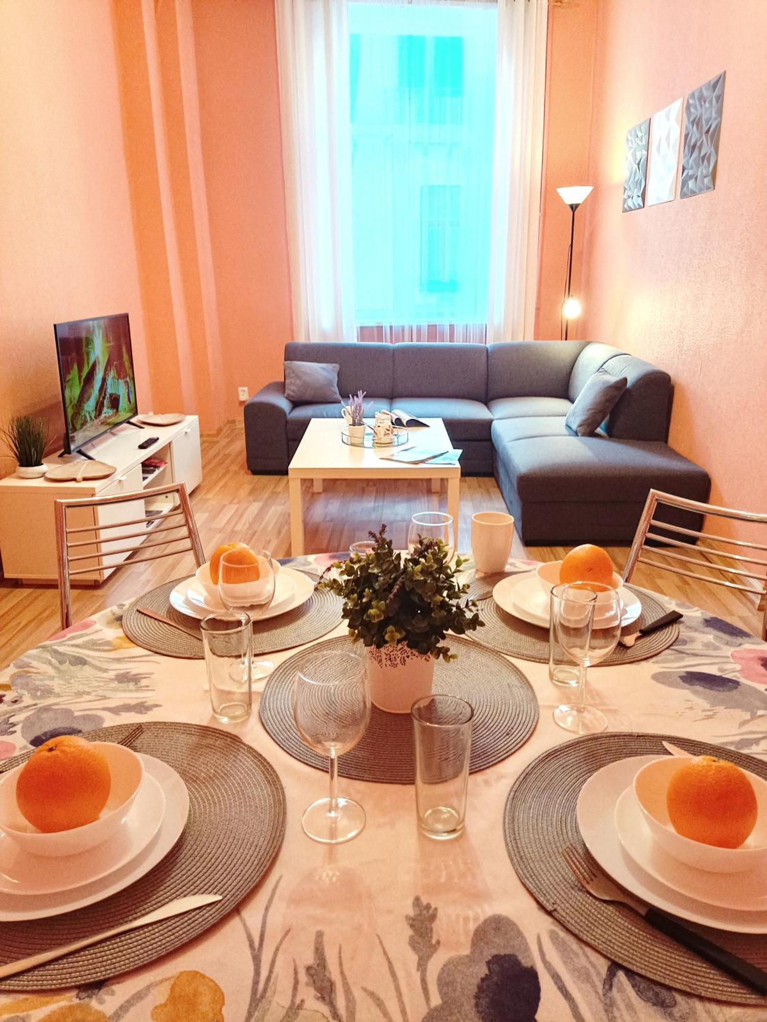 Spacious Old Town Family Peachy 2 Bedrooms Apartment, Nearby The Riga Presidential Castle Exteriér fotografie